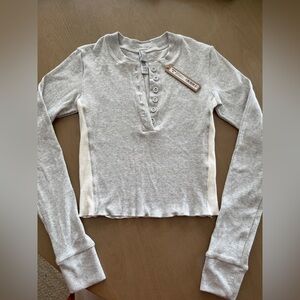 Skims Small Cotton Rib Long Sleeve Crop Henley in Light Heather Grey